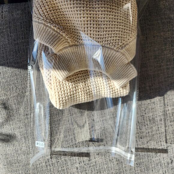 Guess Women's Ivory Cream Cold Shoulder Pullover Sweater Size Small Stylish - Picture 9 of 11